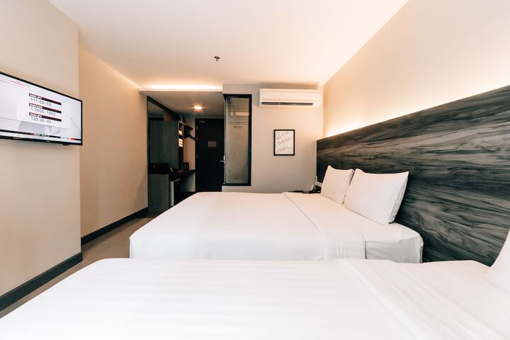 Room 9 of 38