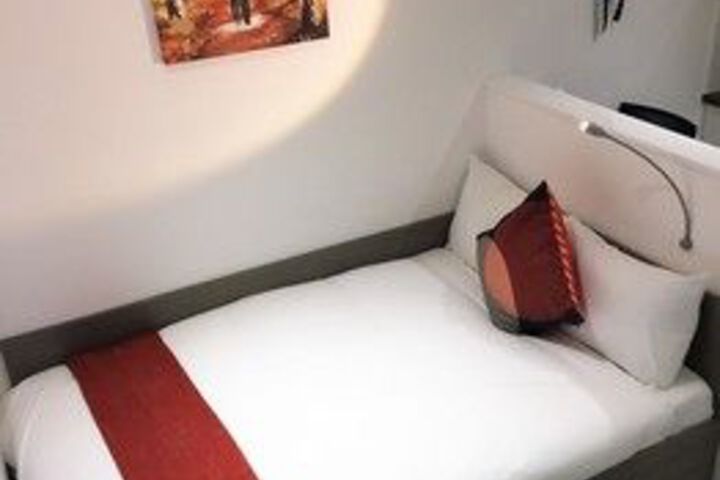 Room 10 of 34