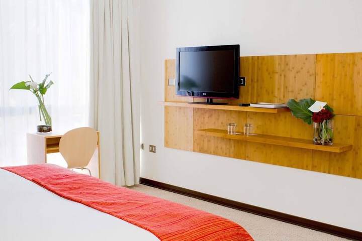 Room 4 of 39