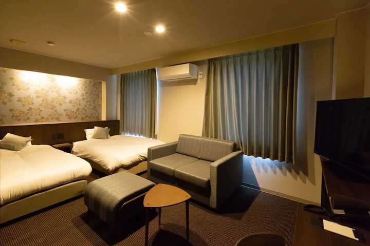 Room 10 of 24