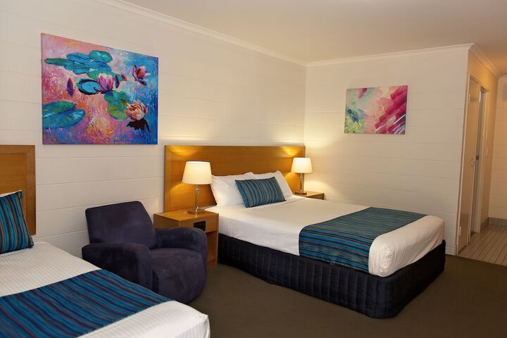 Room 33 of 74