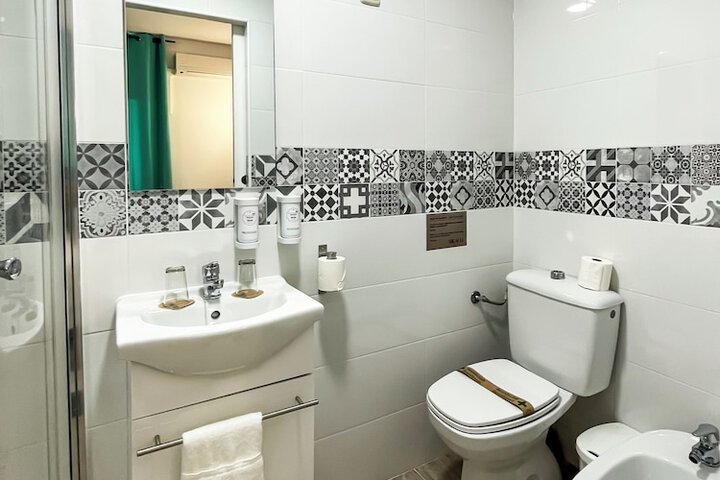 Room 33 of 48