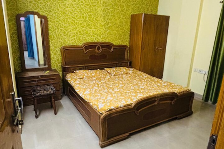 Room 3 of 8