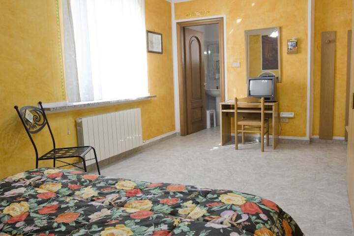 Room 5 of 37