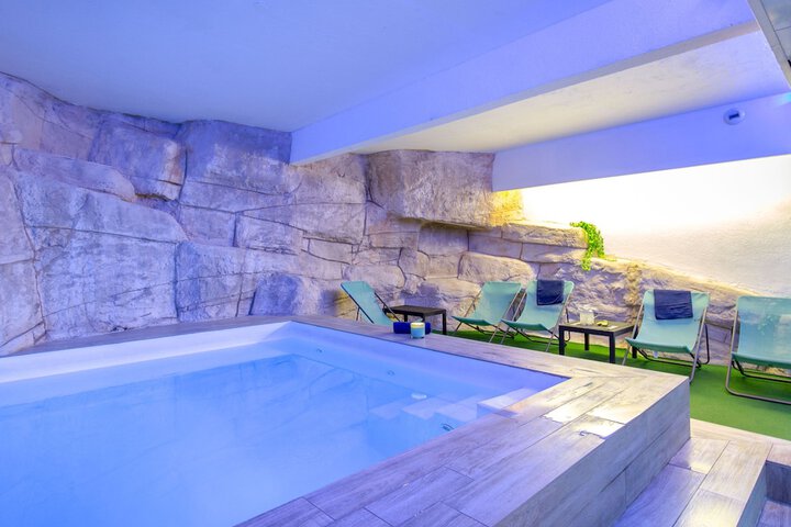 Pool 74 of 127
