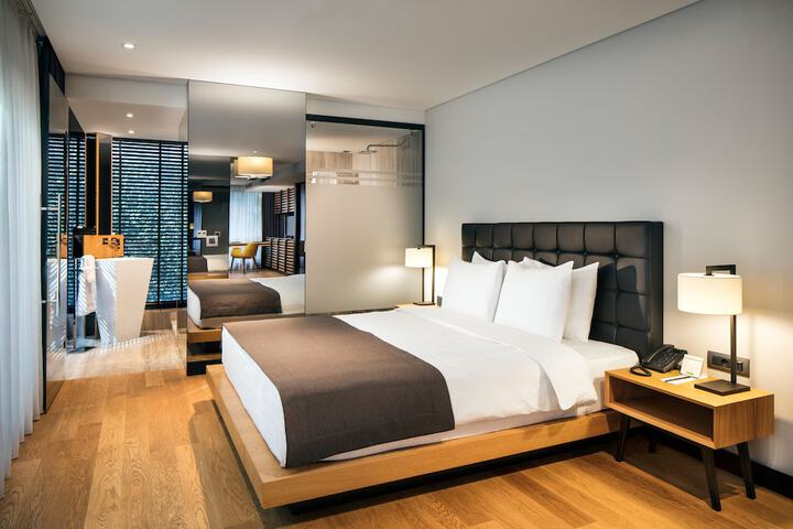 Room 10 of 94