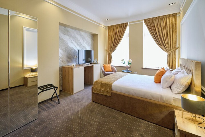 Room 6 of 35