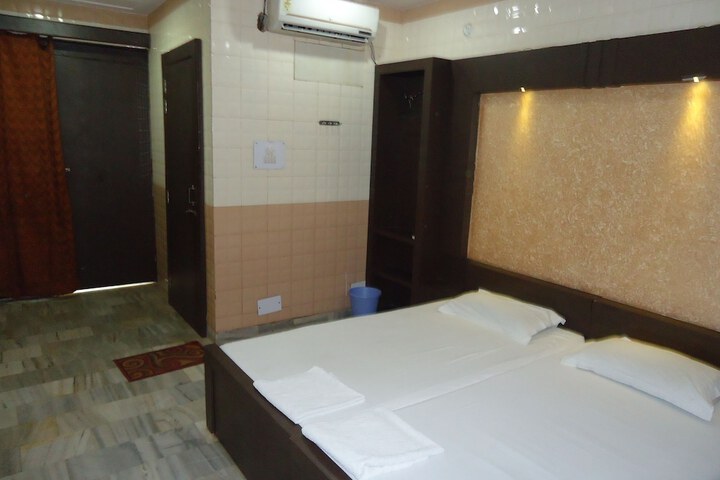 Room 5 of 48