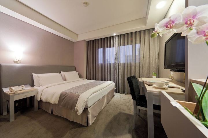 Room 14 of 42