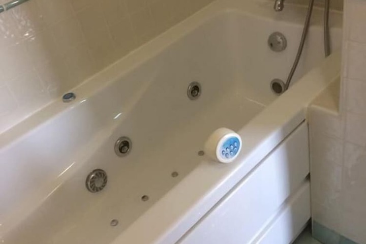 Hot Tub 25 of 38