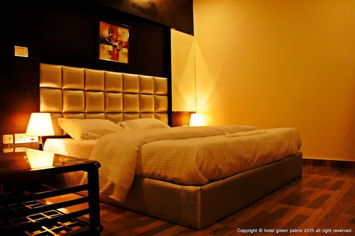 Room 12 of 82