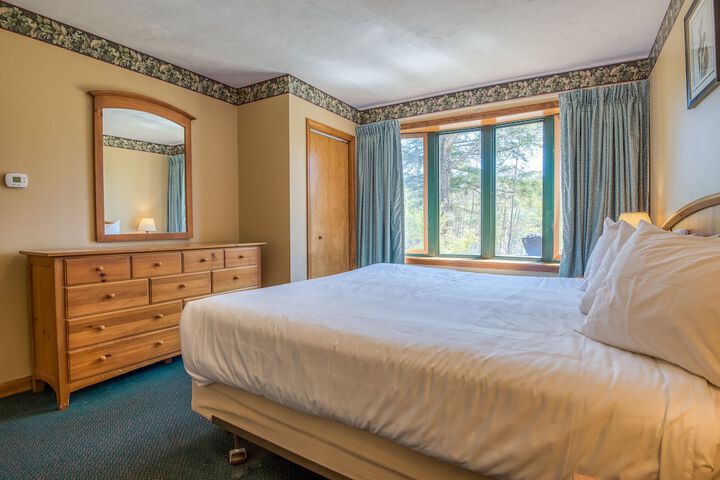 Superior King Lakeside with Shared Balcony (18 of 64)