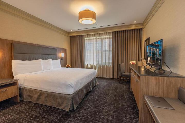 Superior King Bed (4 of 5)