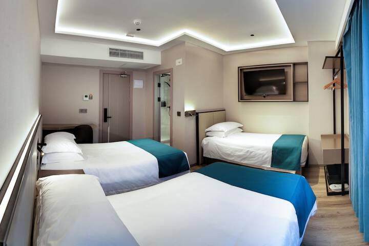 Room 5 of 27