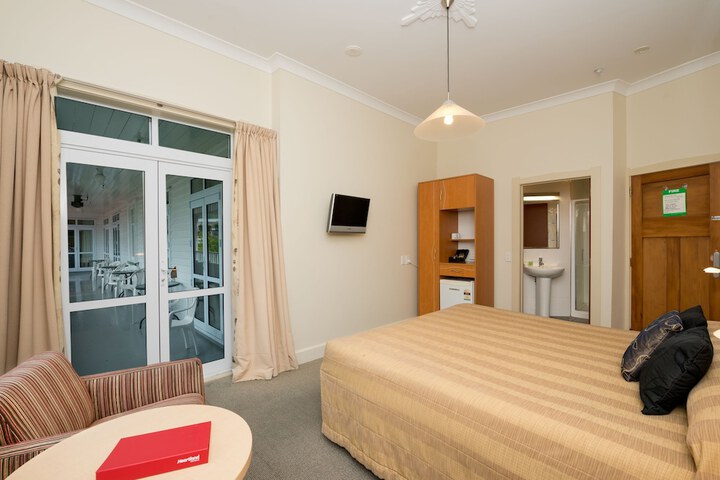 Room 16 of 36