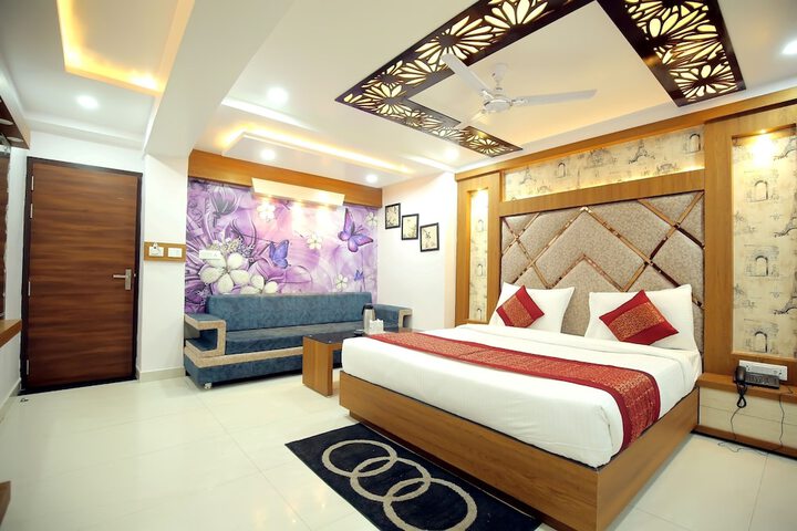 Room 12 of 17