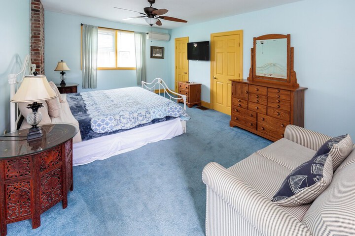 Room 10 of 37