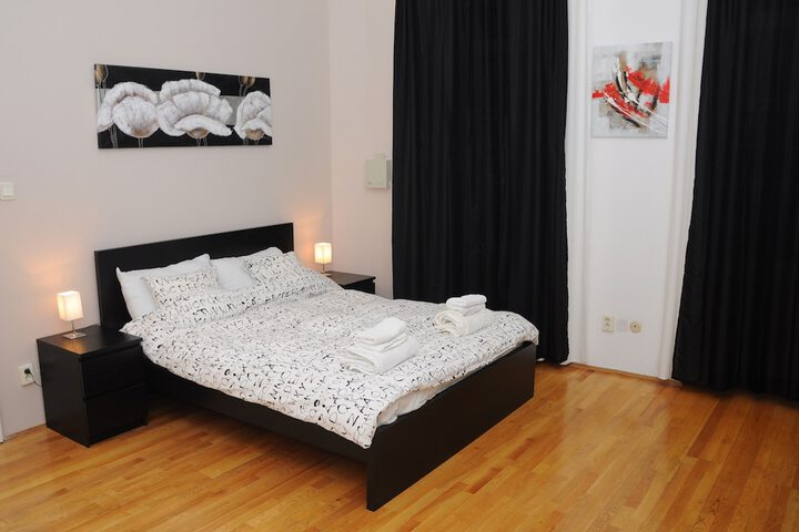Room 9 of 65