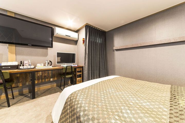 Room 44 of 105