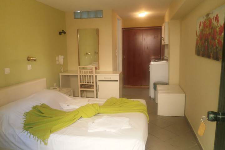 Room 4 of 106