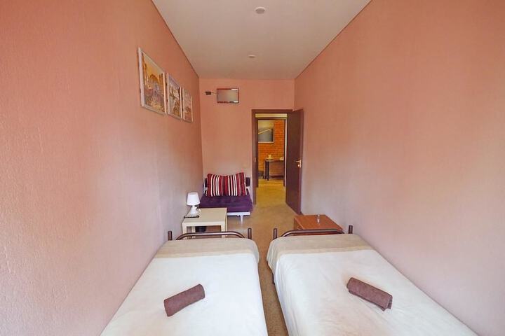 Room 4 of 33