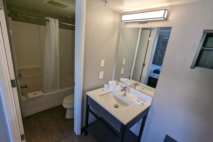 Room 70 of 99
