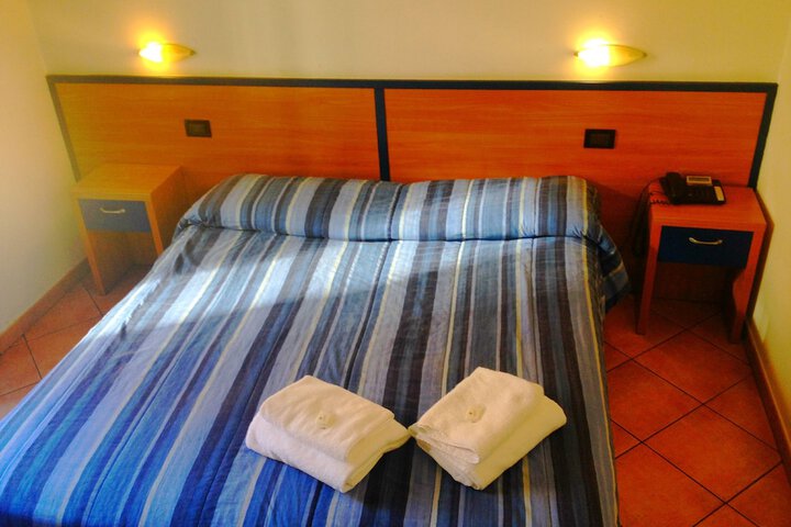 Room 10 of 37