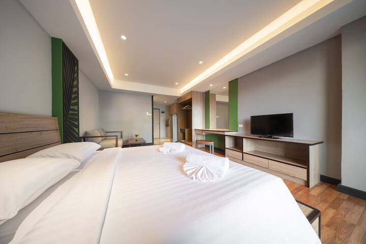 Room 13 of 80