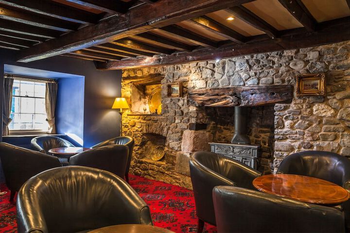 Lounge 14 of 15