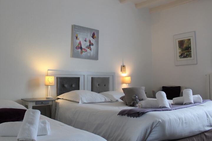 Room 10 of 50