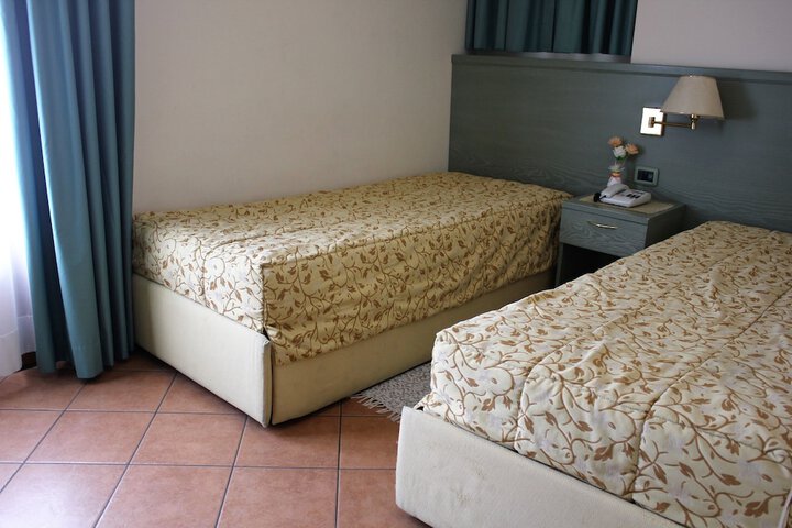 Room 8 of 79