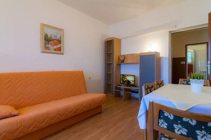 Room 3 of 10