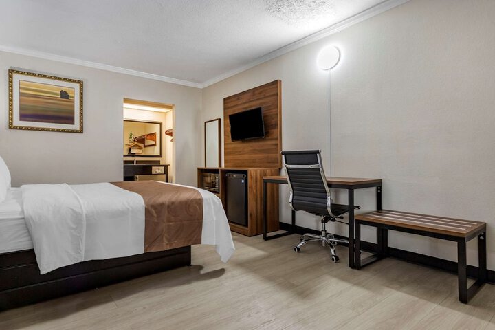 Room 27 of 48