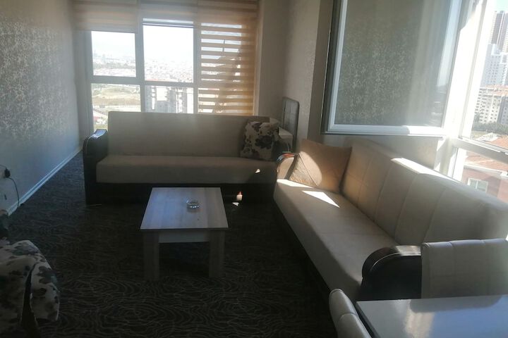 Room 6 of 18