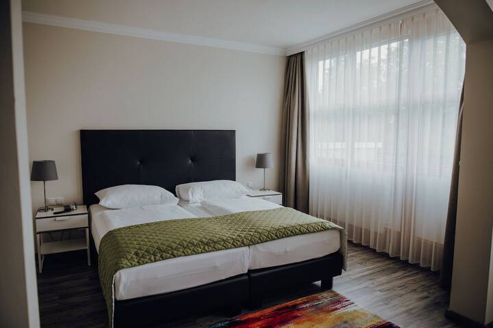 Room 9 of 38