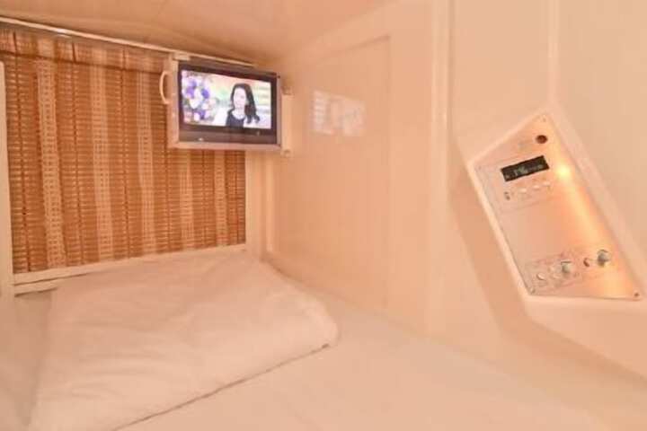 Room 6 of 52