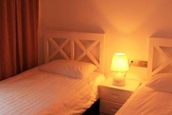 Room 6 of 15