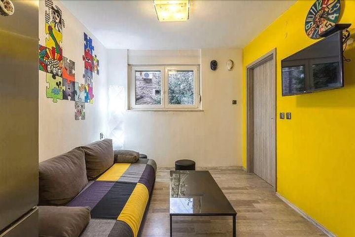 Room 8 of 14