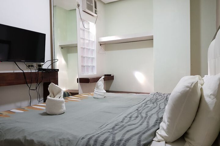 Room 13 of 33