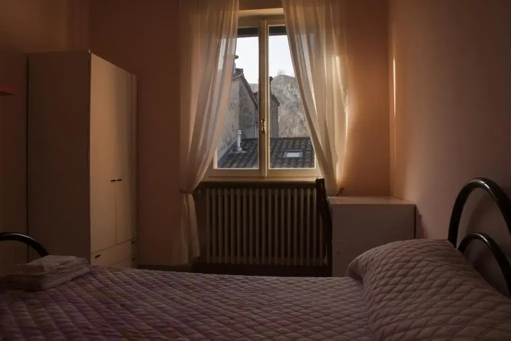 Room 4 of 10