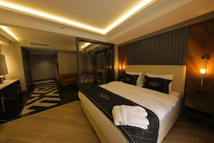 Room 30 of 76