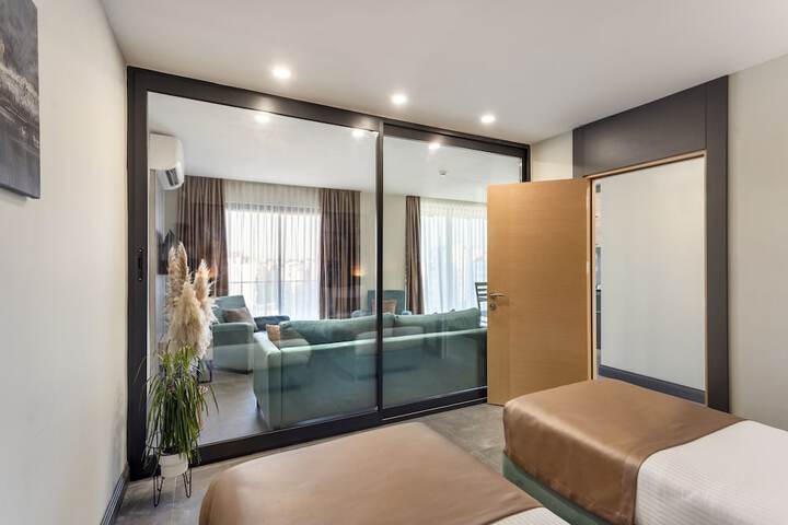 Room 17 of 44