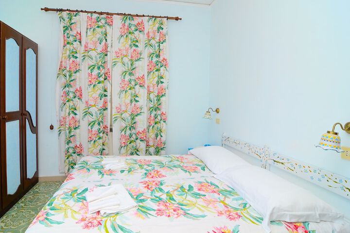 Room 8 of 48