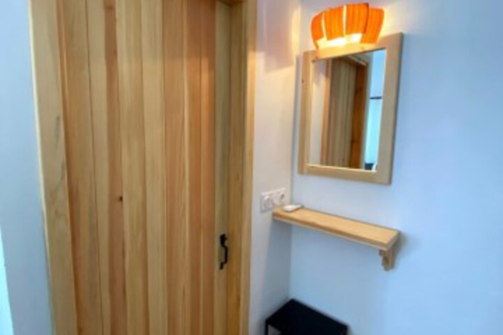 Room 4 of 85