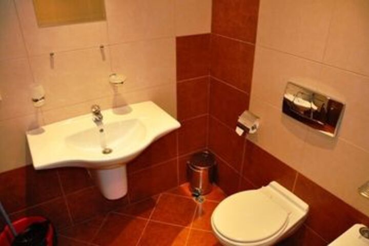 Room 6 of 23