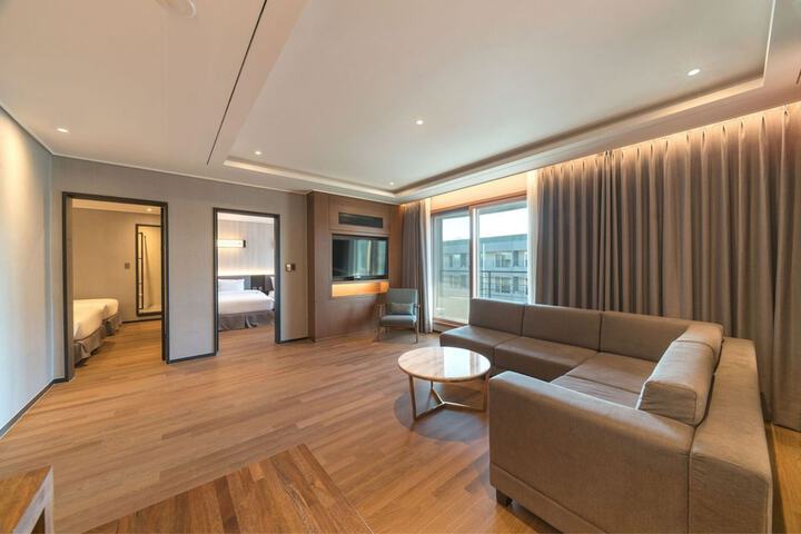 Room 44 of 111