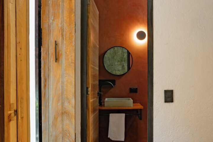 Room 8 of 31