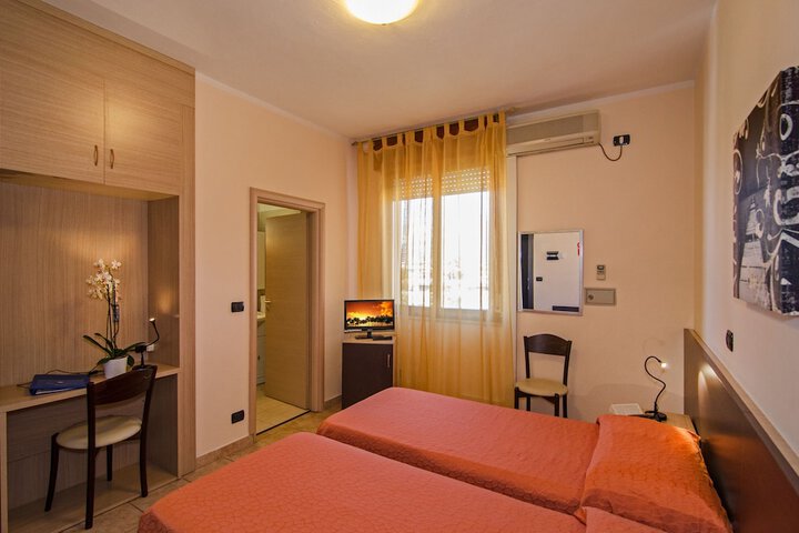 Room 6 of 67