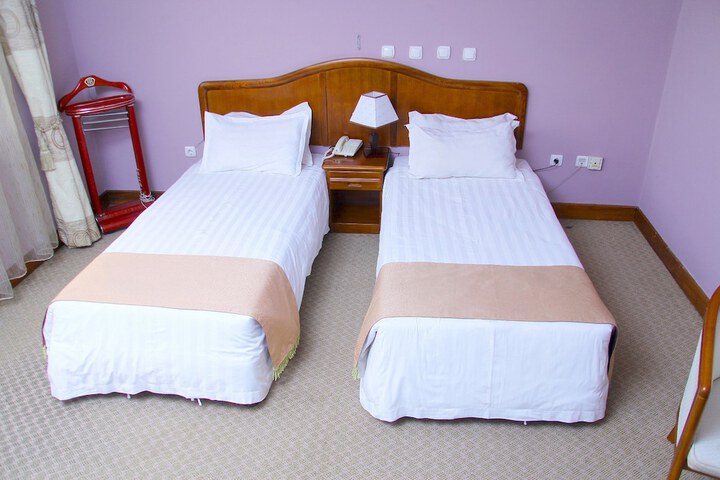Room 3 of 40