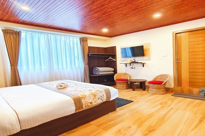 Room 10 of 28